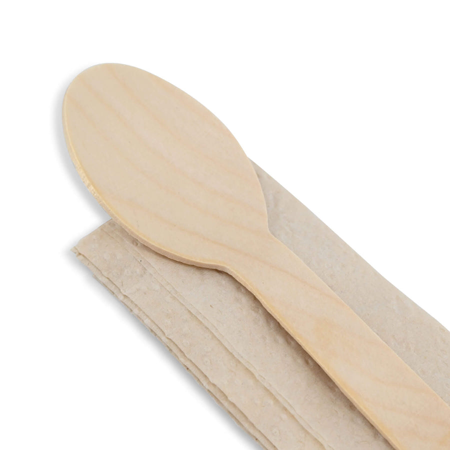 Holzlöffel mit Recycling-Papierserviette