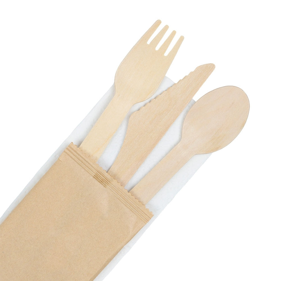 Besteck und Serviette in einer Hülle